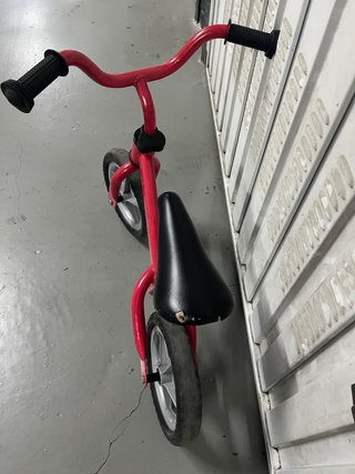 Bicicleta sin pedales Chicco First Bike Roja