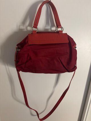Bolso rojo de mano y hombro