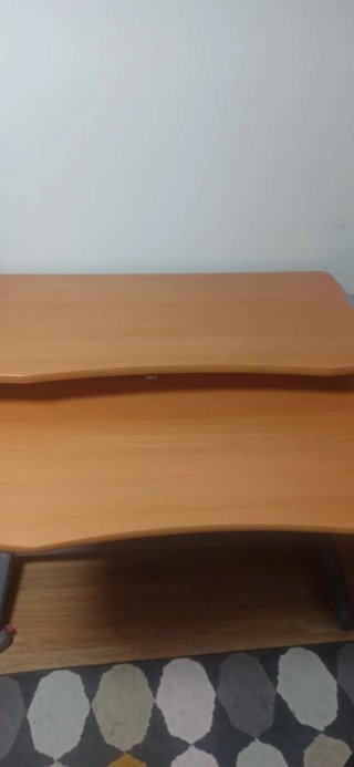 Escritorio y silla madera