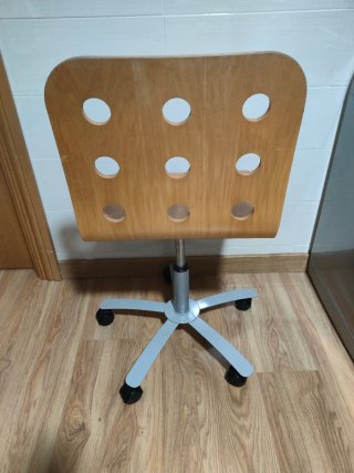 Escritorio y silla madera