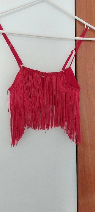 Conjunto rojo con flecos falda y crop top