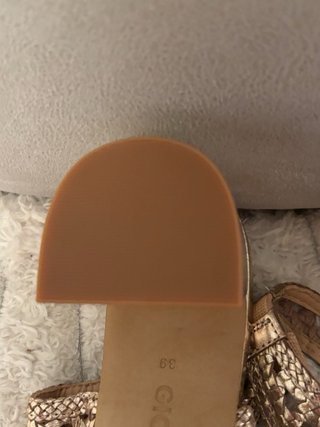Zapatos dorados Gioseppo mujer