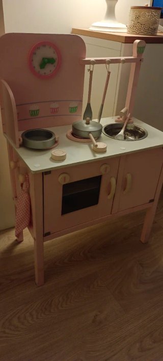 Cocinita de juguete rosa