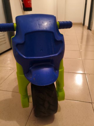 Moto correpasillos Juguettos azul y verde