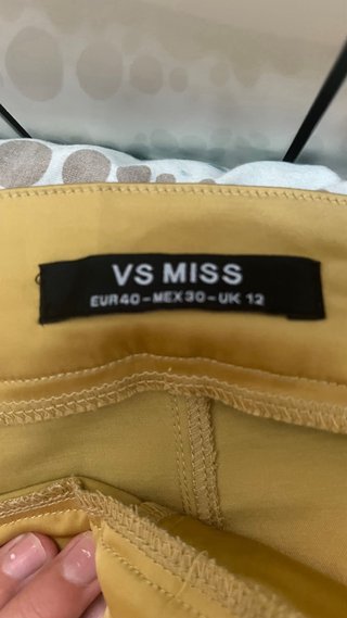 Pantalón cargo satinado dorado