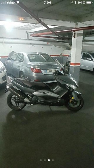 Yamaha TMAX Maxi Scooter Negra/Gris
