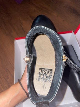 Botines negros con cremallera