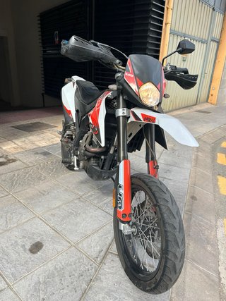 Moto UM DSR SM125 Supermotard
