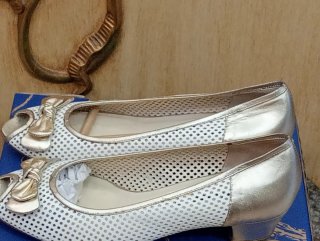 Scarpe eleganti oro e bianche da signora