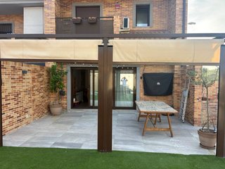 Pergolato in alluminio con tenda retrattile