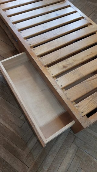 Letto in legno massello con rete a doghe