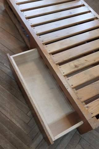Letto in legno massello con rete a doghe