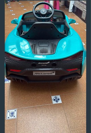 Coche eléctrico infantil azul , sin uso