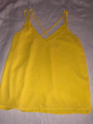 Blusa azul con hombros descubiertos