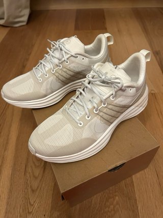 Nike Lunar Roam Talla 41 Beige/Blanco