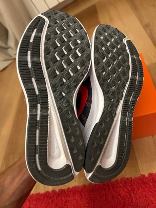 Nike Run Swift 2 Talla 41 Gris/Rojo. Un solo uso