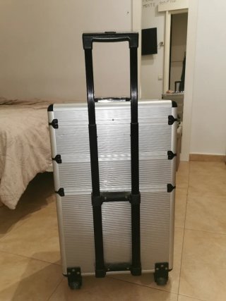 Maletín de aluminio plateado
