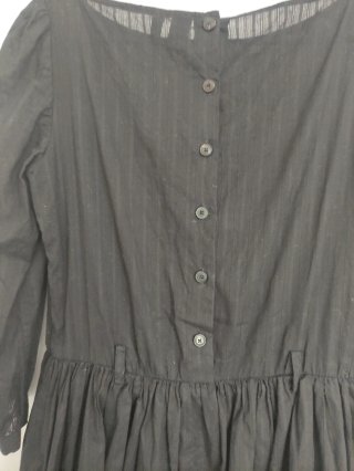 Vestido midi negro manga 3/4