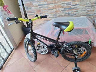 Bicicleta infantil Breeaker negra y amarilla