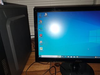 ORDENADOR  Y MONITOR ASUS VS197DE