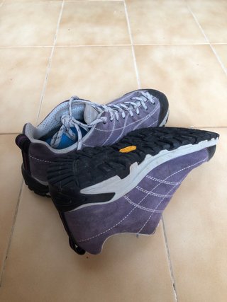 Botas de montaña Bestard moradas talla 38