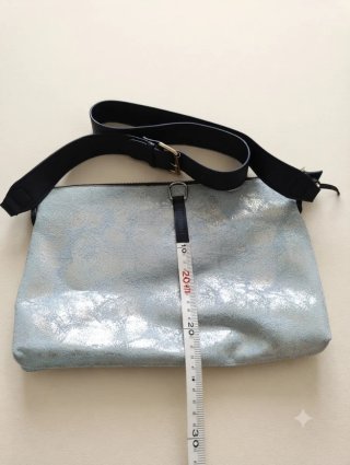 Bolso bandolera Martina K piel metalizado azul