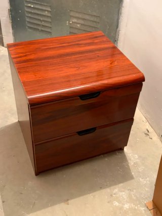 Conjunto de  cómodas de madera.