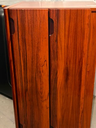 Conjunto de  cómodas de madera.