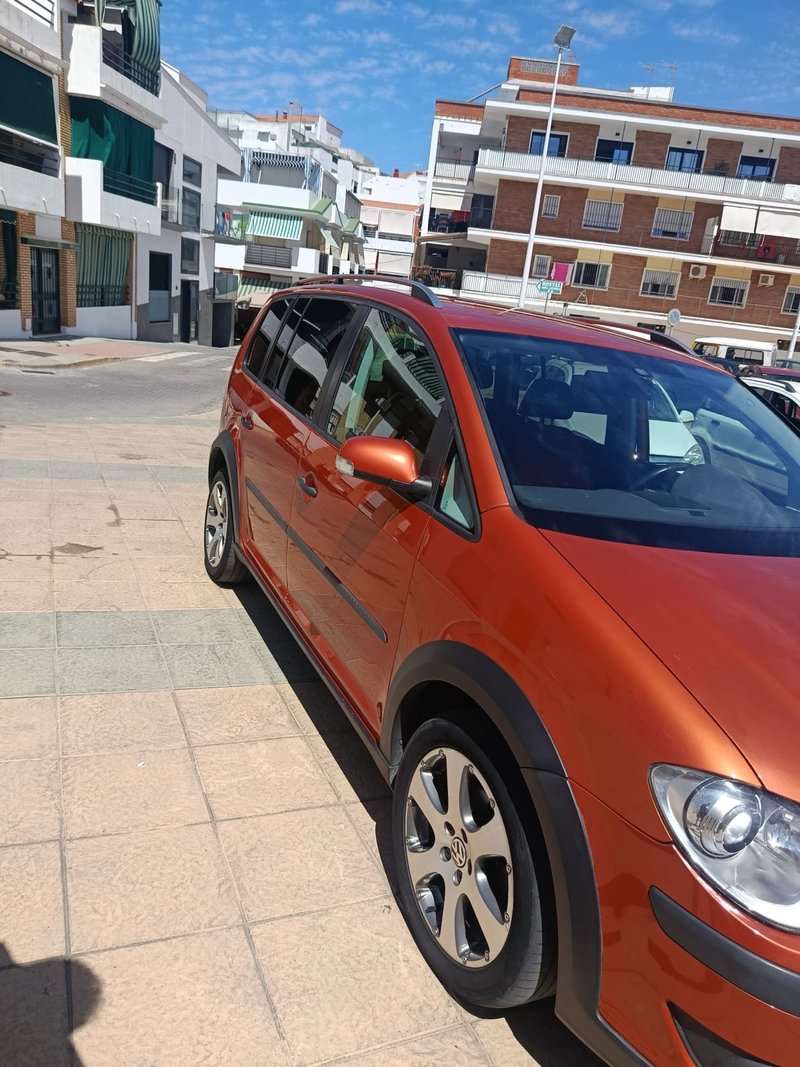 Volkswagen Touran 2009 - foto 1