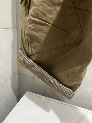 Bermuda beige con tasconi