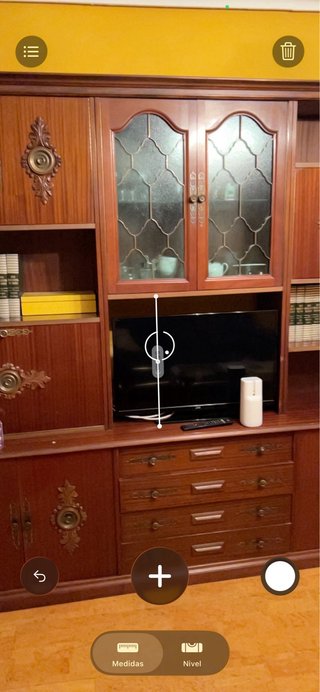 Mueble salón madera clásico con vitrina