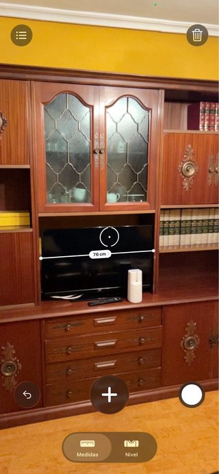 Mueble salón madera clásico con vitrina