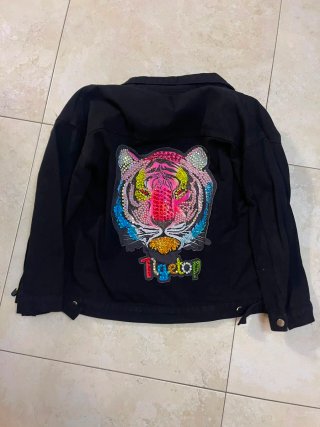 Chaqueta vaquera original con estampado de tigre