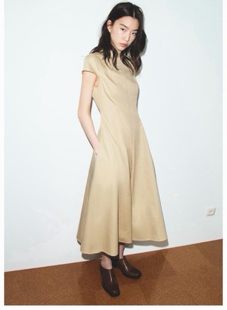 Vestido midi beige