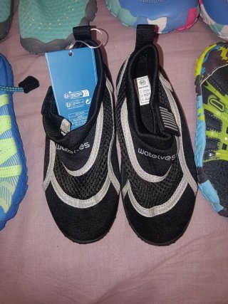 LOTE Zapatillas deportivas y/o acuáticas niño/a