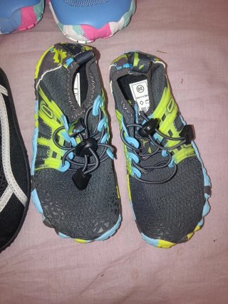 LOTE Zapatillas deportivas y/o acuáticas niño/a