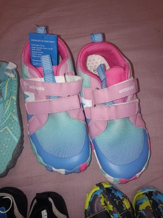 LOTE Zapatillas deportivas y/o acuáticas niño/a
