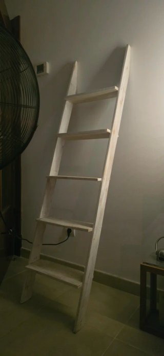 Escalera de madera estantería