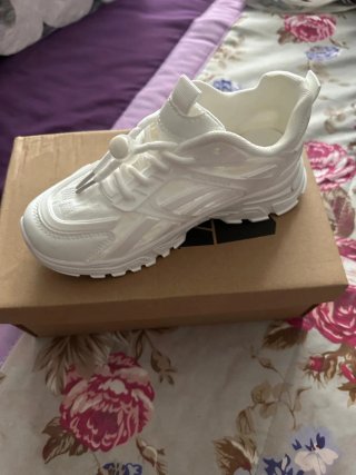 Lote de tenis negros y blancos