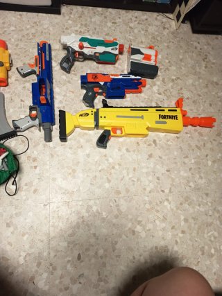 Lote de pistolas Nerf mega y fortnite y accesorios