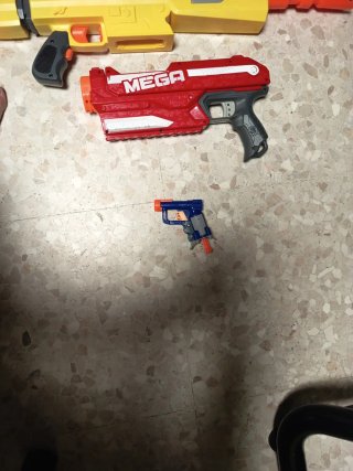 Lote de pistolas Nerf mega y fortnite y accesorios