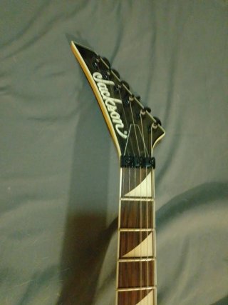 Guitarra zurda Jackson Dinky