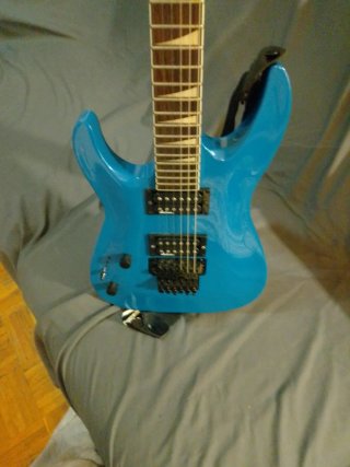 Guitarra zurda Jackson Dinky