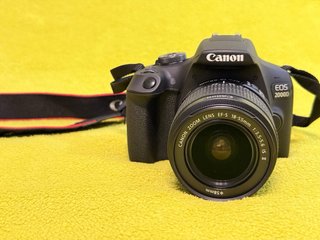 Canon EOS 2000D + Objetivo EF 75-300 f/4-5.6 III