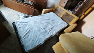Sofá cama amarillo