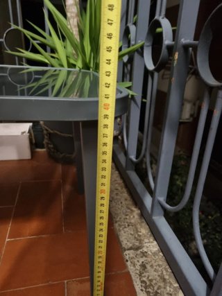 Tavolo basso da esterno in vetro e metallo