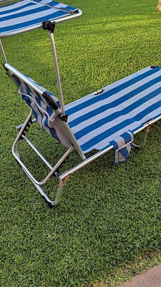 Hamaca de playa/piscina azul y blanca