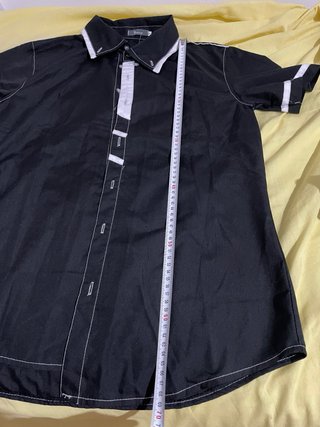 Camisa negra CON ETIQUETA