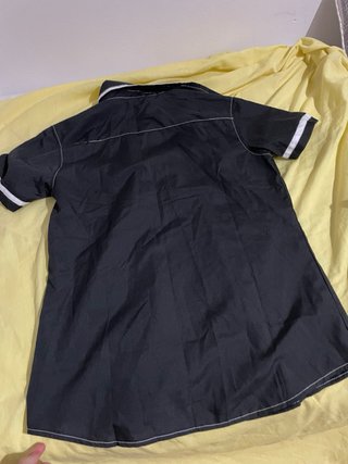 Camisa negra CON ETIQUETA
