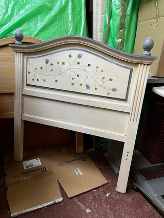 Se vende conjunto de dormitorio de madera